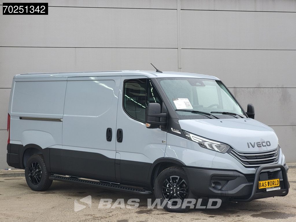 Iveco Daily 35S21 3.0L Black Edition Automaat L2H1 210PK Laag Dak 2025-Model 3,5t Trekhaak ACC Navi LED Camera Parkeersensoren Euro6 L2 8m3 A/C Towbar