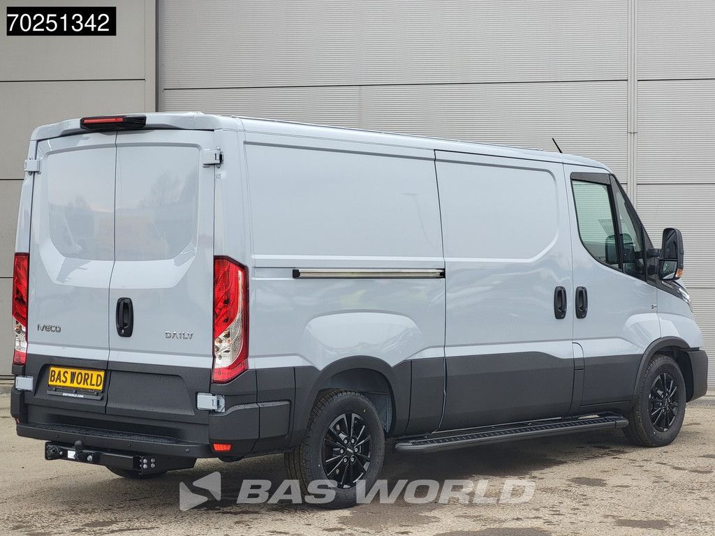 Iveco Daily 35S21 3.0L Black Edition Automaat L2H1 210PK Laag Dak 2025-Model 3,5t Trekhaak ACC Navi LED Camera Parkeersensoren Euro6 L2 8m3 A/C Towbar