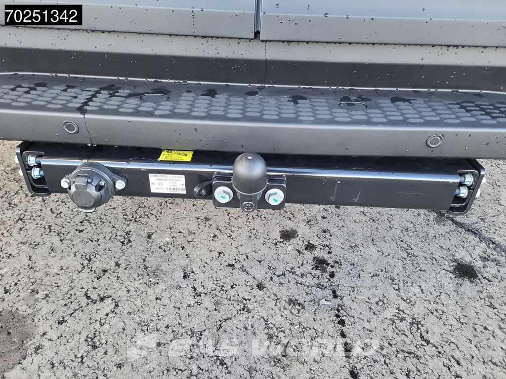 Iveco Daily 35S21 3.0L Black Edition Automaat L2H1 210PK Laag Dak 2025-Model 3,5t Trekhaak ACC Navi LED Camera Parkeersensoren Euro6 L2 8m3 A/C Towbar