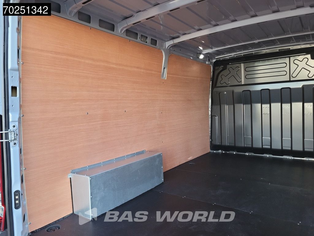 Iveco Daily 35S21 3.0L Black Edition Automaat L2H1 210PK Laag Dak 2025-Model 3,5t Trekhaak ACC Navi LED Camera Parkeersensoren Euro6 L2 8m3 A/C Towbar