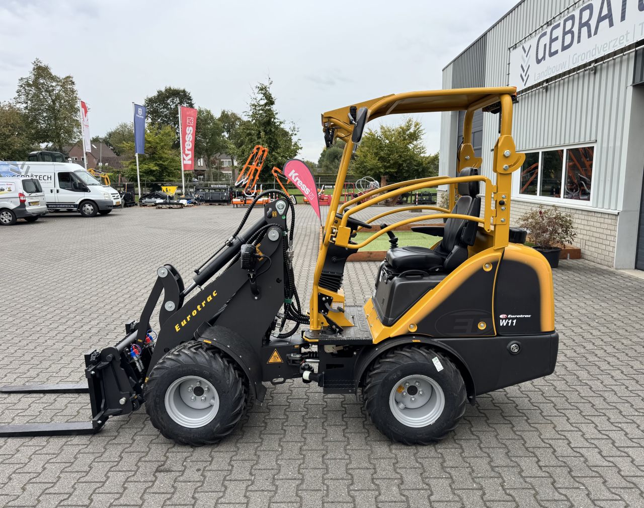 Eurotrac w11 & w12 shovel | mini loader | laadschop | kniklader