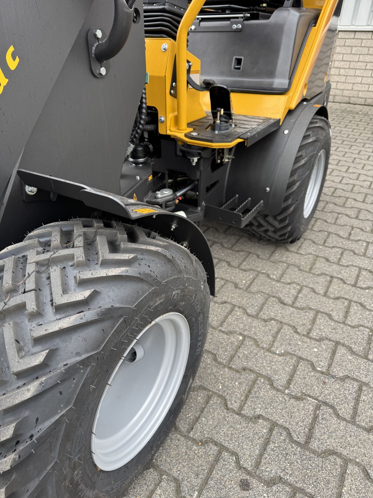 Eurotrac w11 & w12 shovel | mini loader | laadschop | kniklader