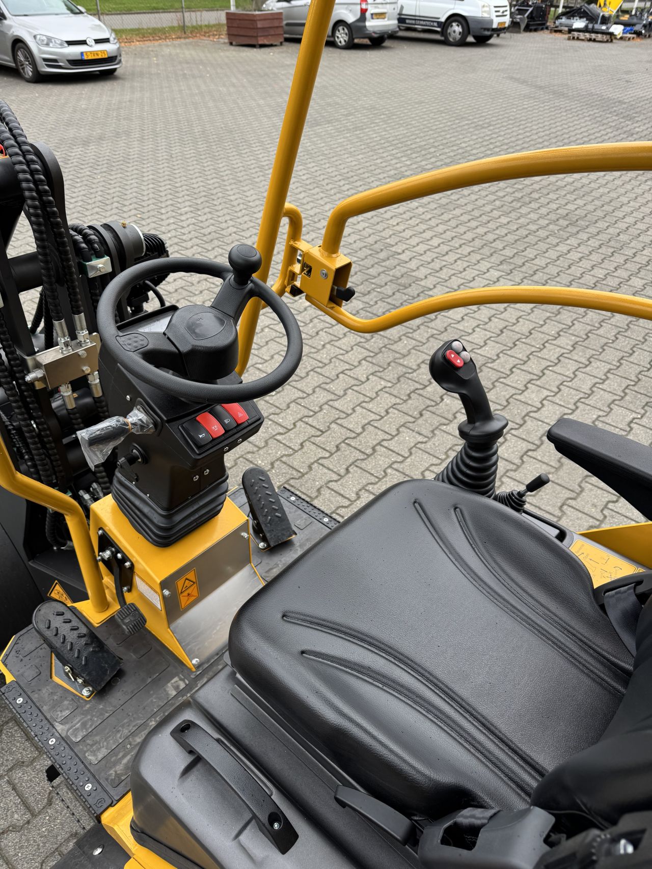 Eurotrac w11 & w12 shovel | mini loader | laadschop | kniklader