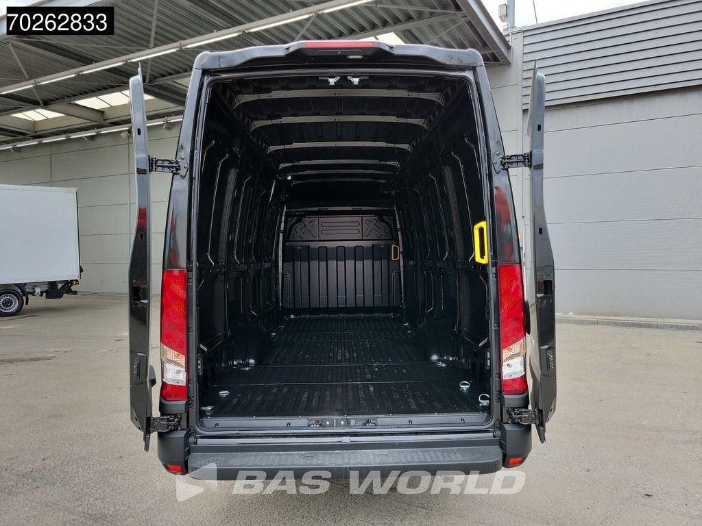 Iveco Daily 35S21 3.0L Automaat Black Edition 210PK L3H2 2025-Model 3,5t Trekvermogen ACC LED CarPlay Camera Parkeersensoren Velgen 16m3 Euro6 L4H2 16m3 Airco