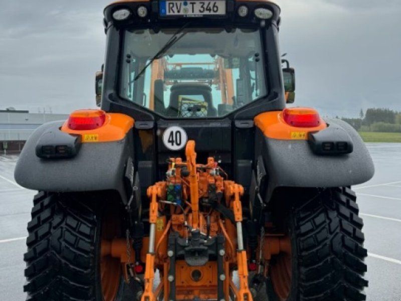 John Deere 6120M