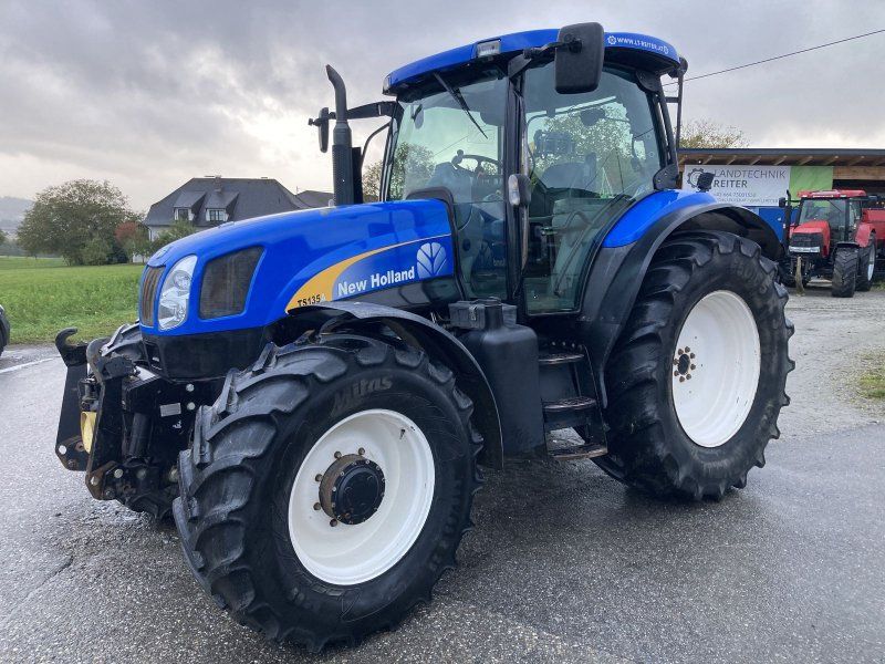 New Holland TS 135