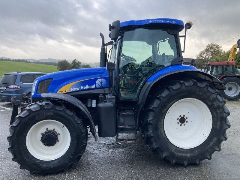 New Holland TS 135