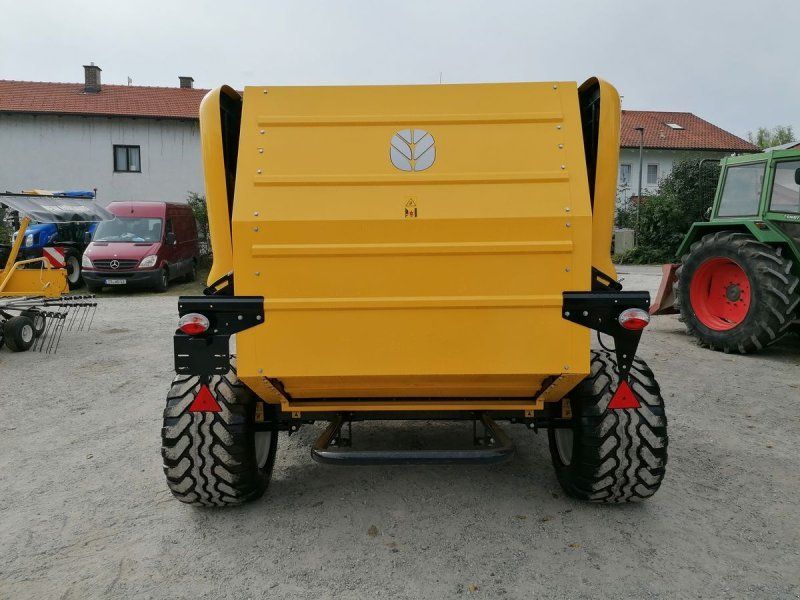 New Holland RB125