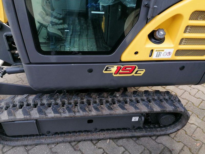 New Holland E19C