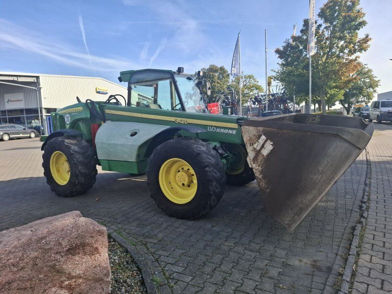 John Deere 3420 mit Schaufel und Palettengabel