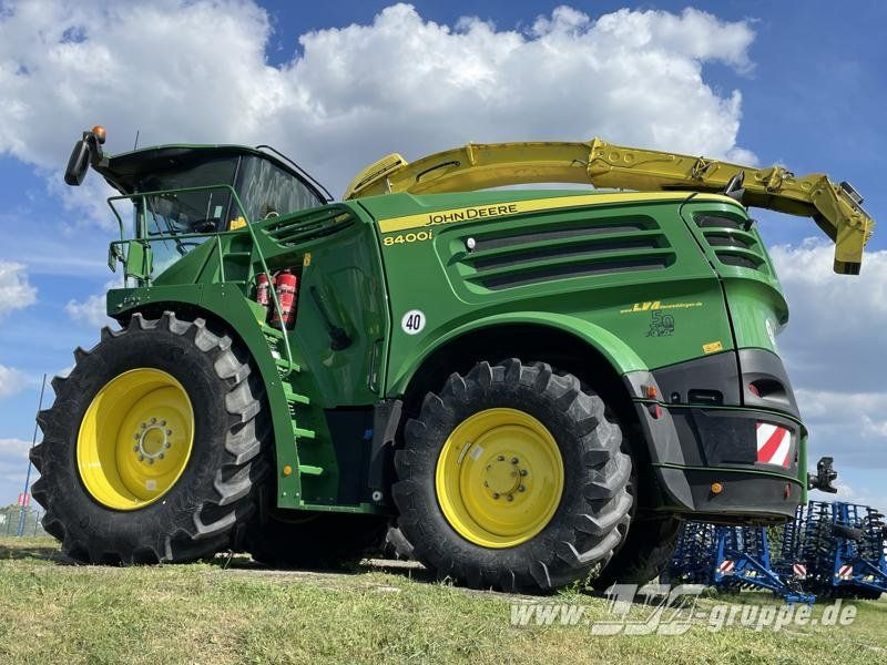 John Deere 8400