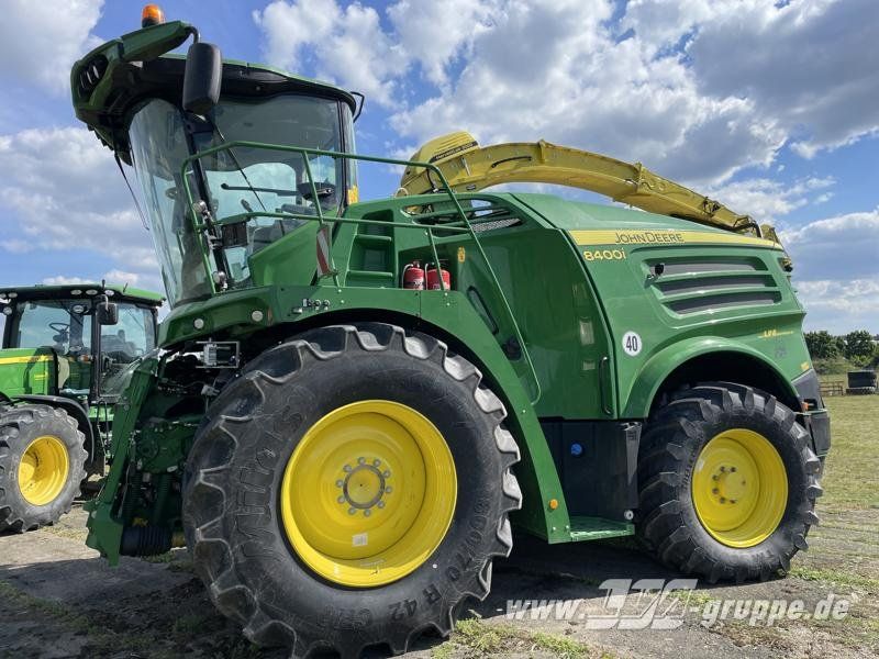 John Deere 8400