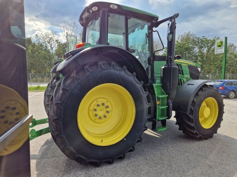 John Deere 6195M