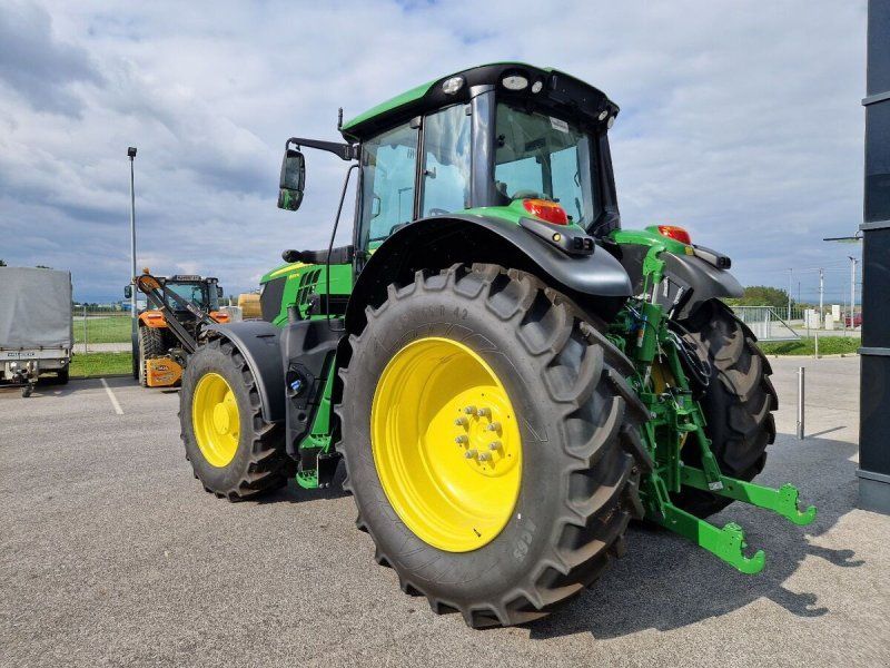 John Deere 6195M