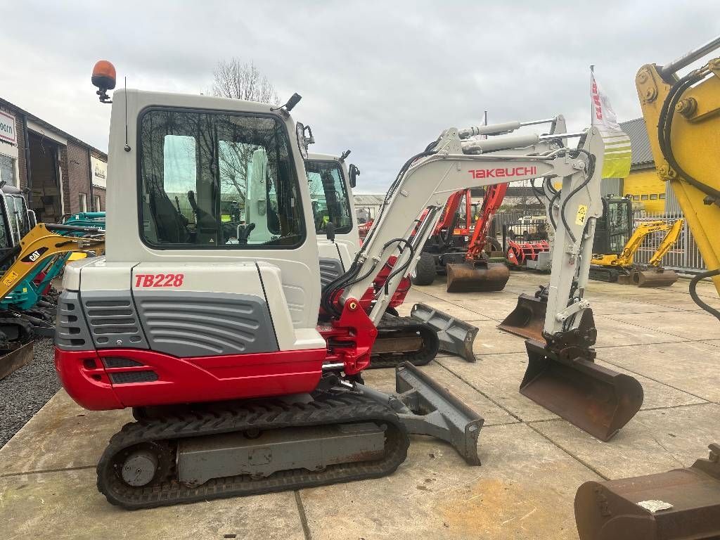 Takeuchi TB228 gereserveerd