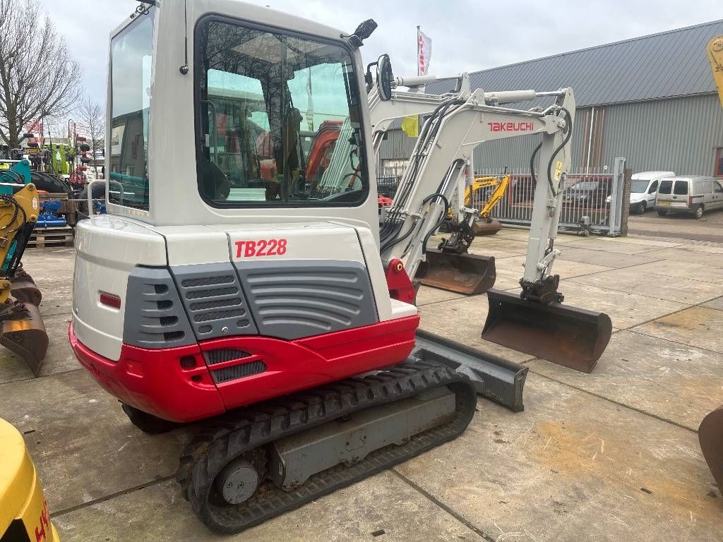 Takeuchi TB228 gereserveerd