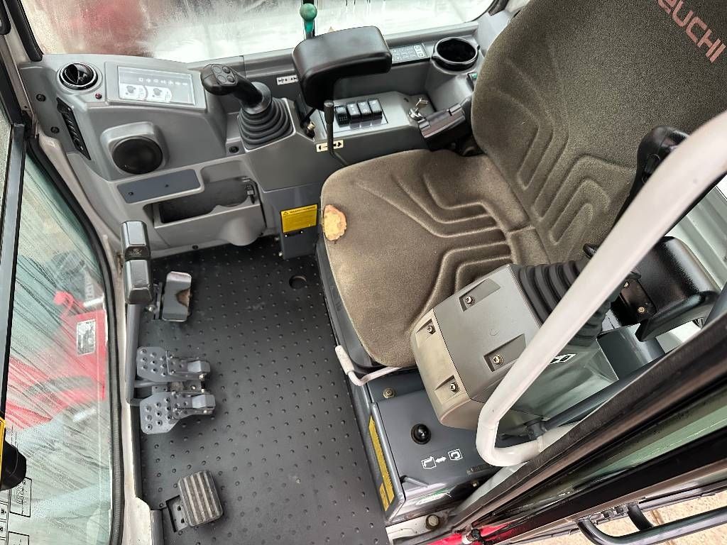 Takeuchi TB228 gereserveerd