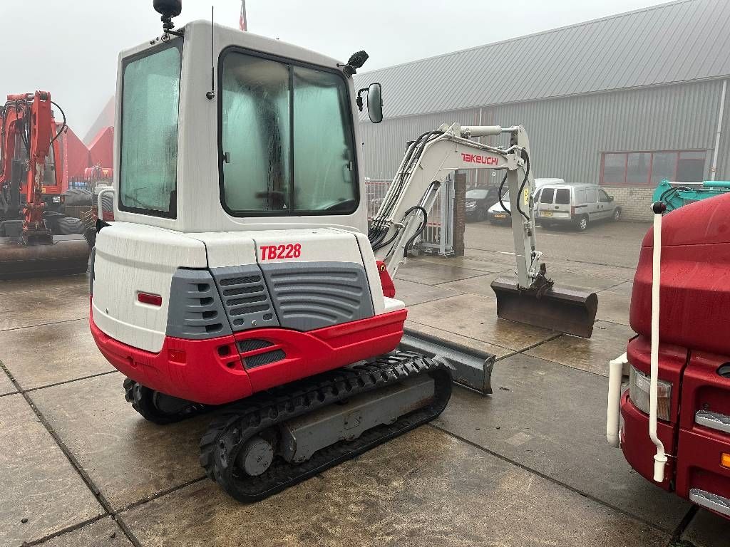 Takeuchi TB228 gereserveerd