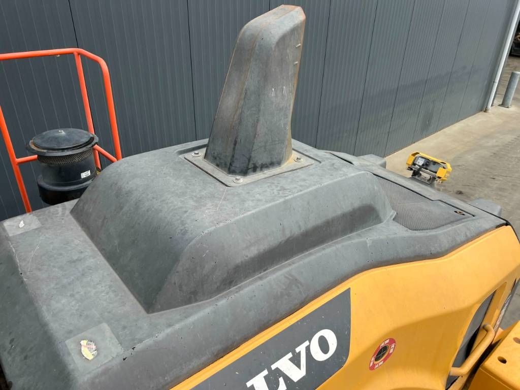 Volvo L120H - 3rd Valve - Weight System