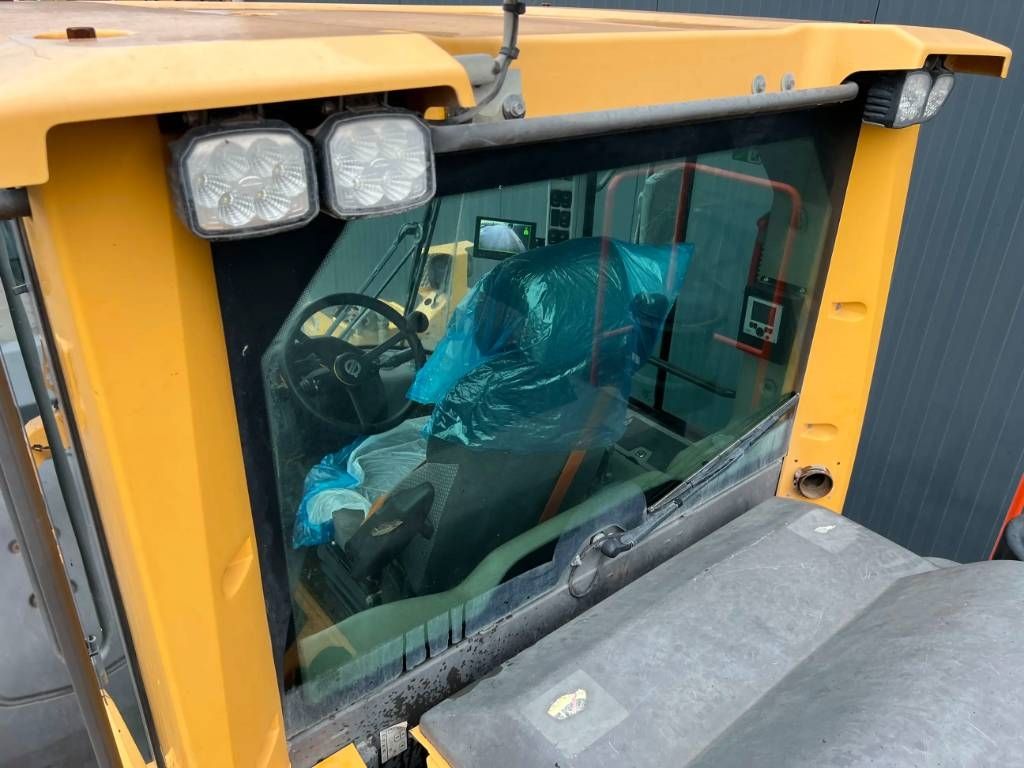 Volvo L120H - 3rd Valve - Weight System