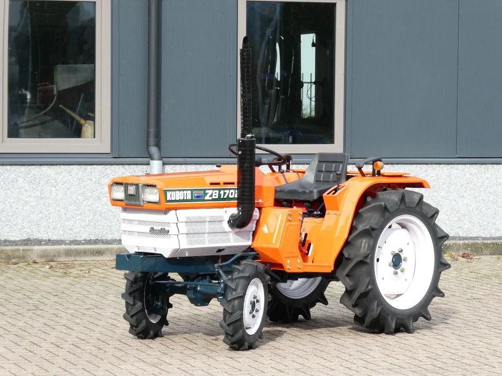 Kubota B1702 4wd / 840 Draaiuren / Superkruip
