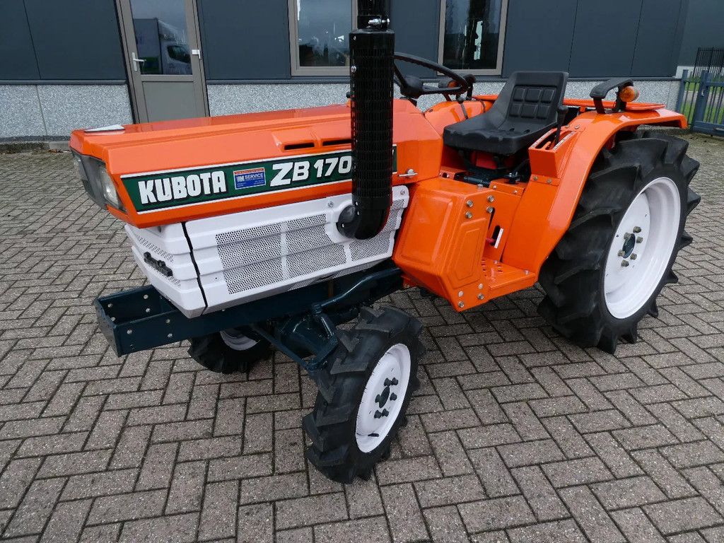 Kubota B1702 4wd / 840 Draaiuren / Superkruip
