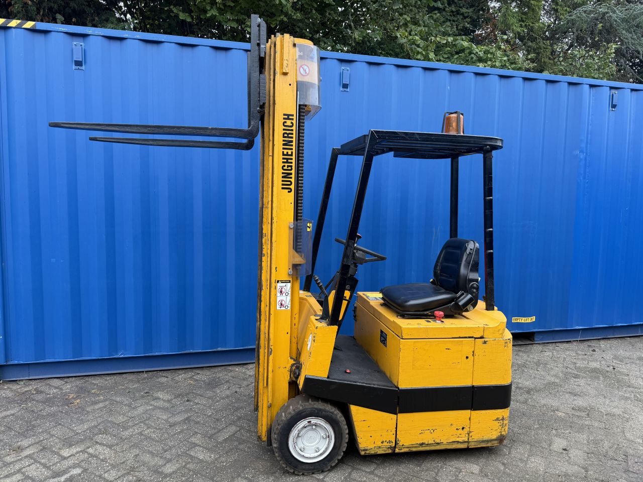 Jungheinrich 1200KG triplo 5.6M Freelift non marking banden