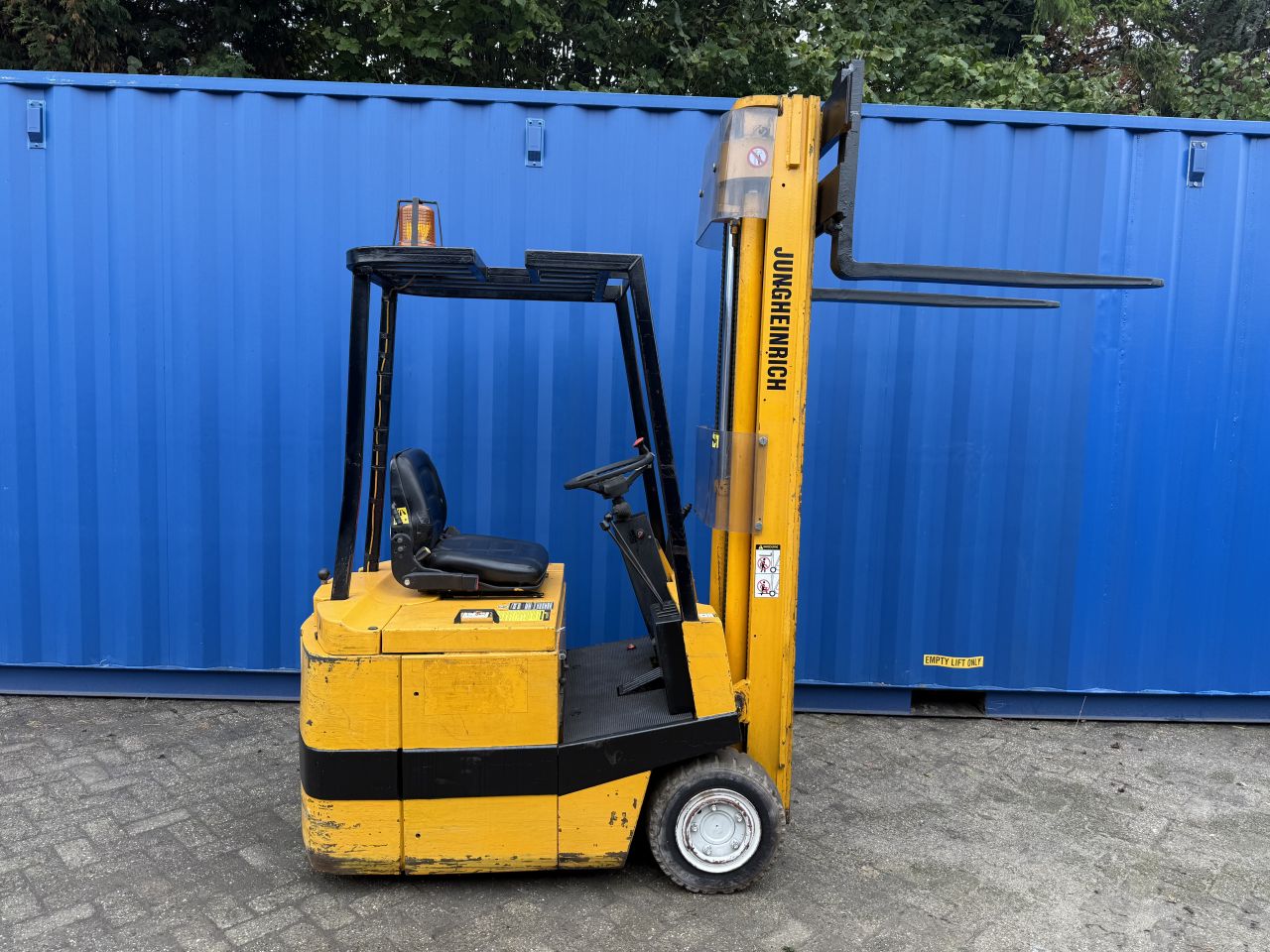 Jungheinrich 1200KG triplo 5.6M Freelift non marking banden