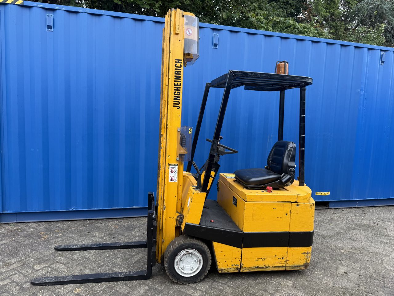 Jungheinrich 1200KG triplo 5.6M Freelift non marking banden
