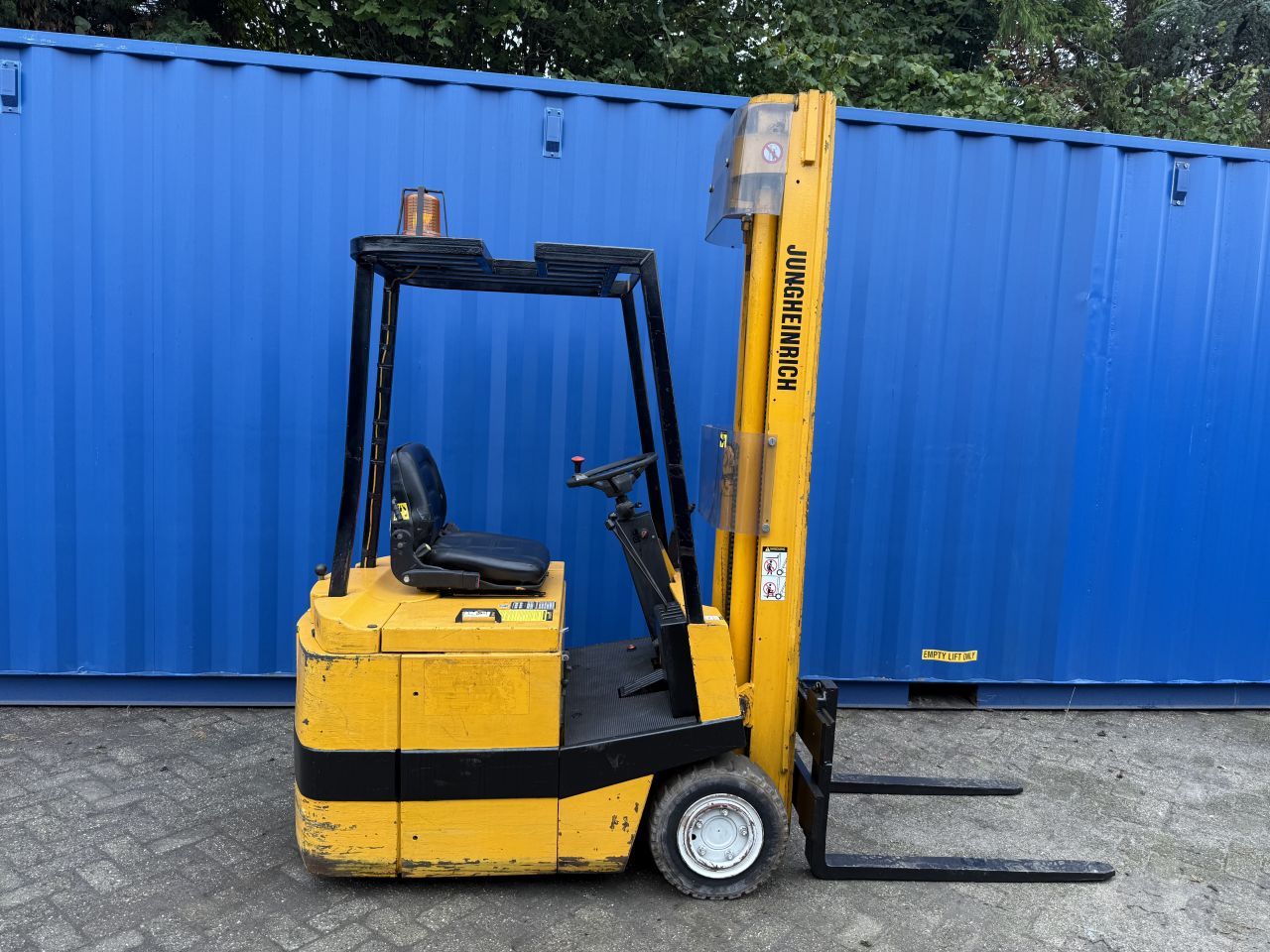 Jungheinrich 1200KG triplo 5.6M Freelift non marking banden
