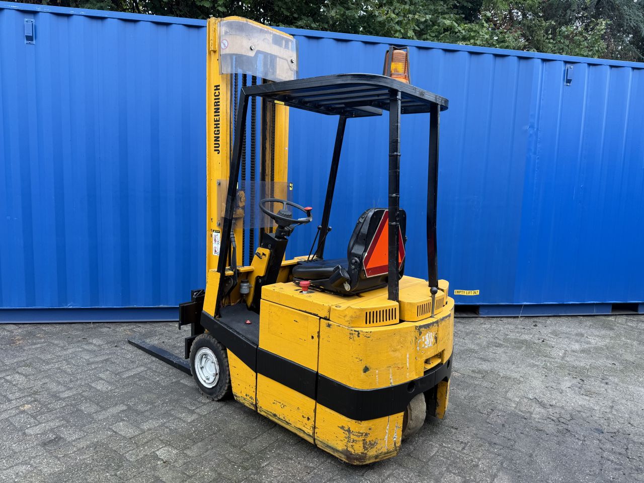 Jungheinrich 1200KG triplo 5.6M Freelift non marking banden