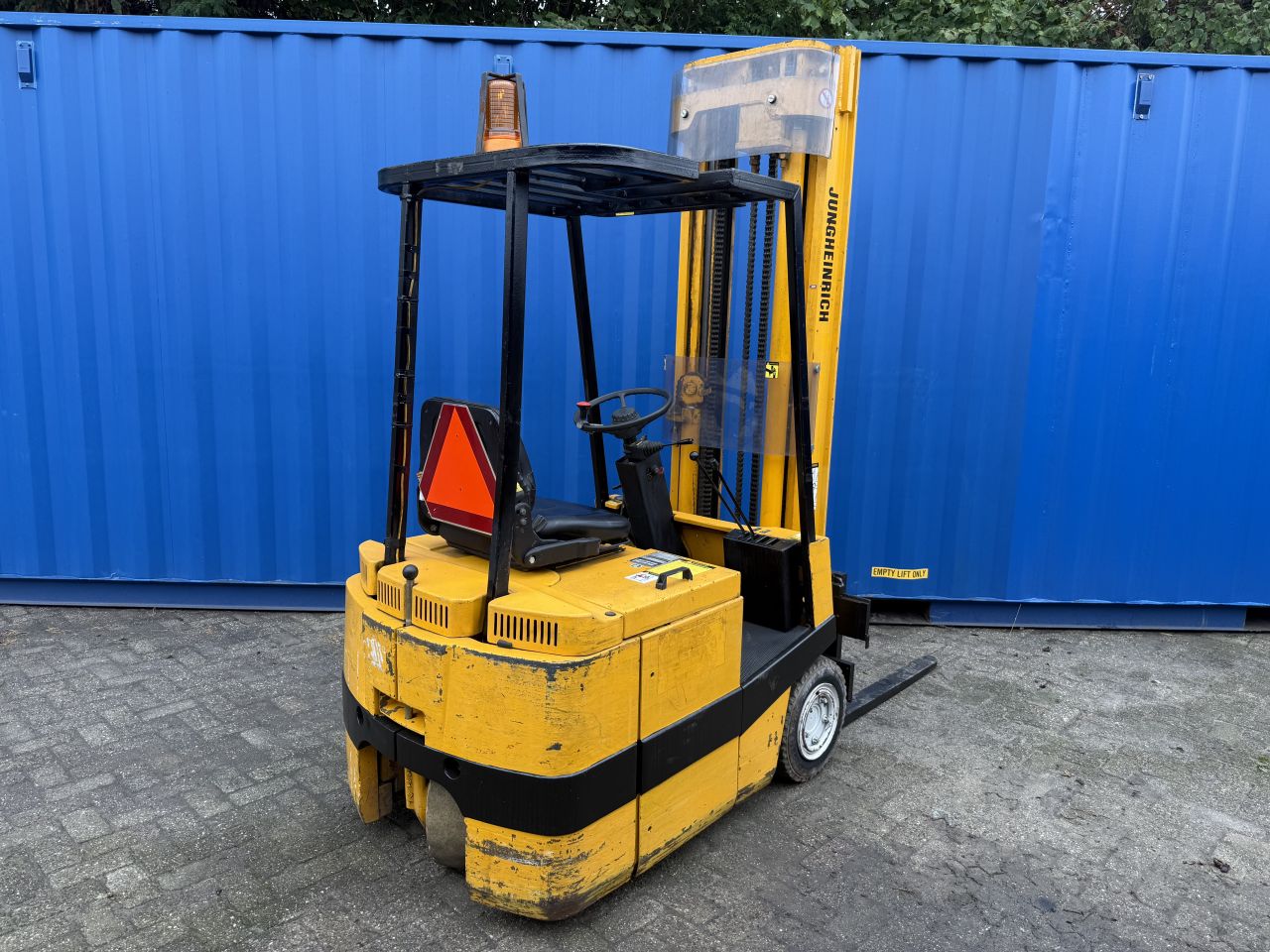 Jungheinrich 1200KG triplo 5.6M Freelift non marking banden