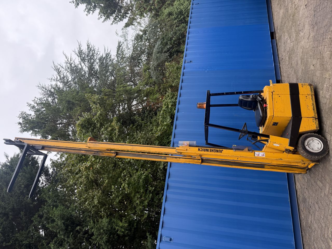 Jungheinrich 1200KG triplo 5.6M Freelift non marking banden