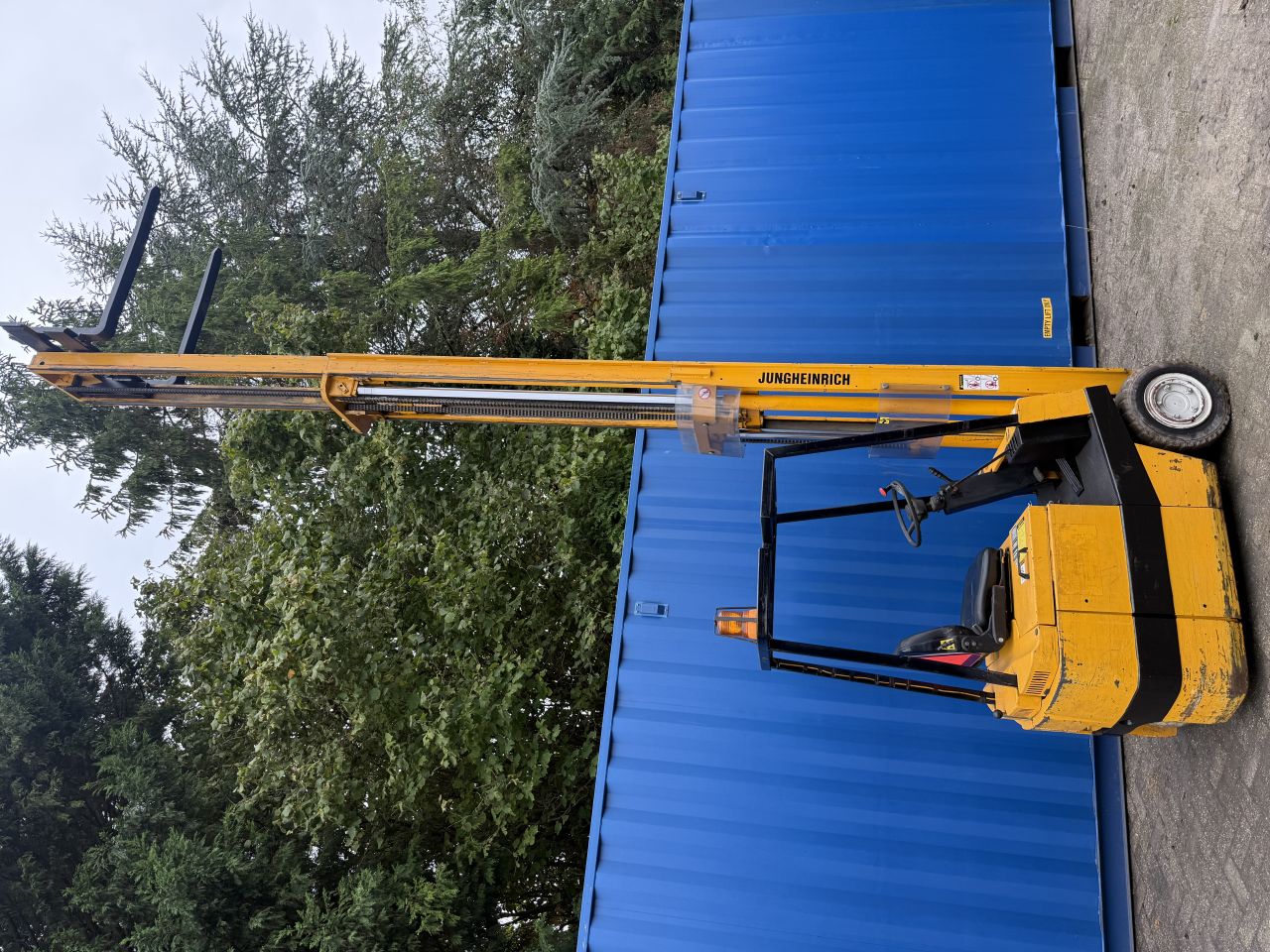 Jungheinrich 1200KG triplo 5.6M Freelift non marking banden