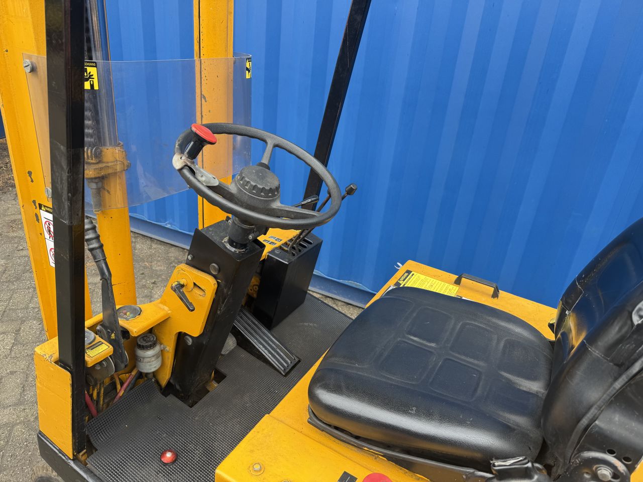 Jungheinrich 1200KG triplo 5.6M Freelift non marking banden