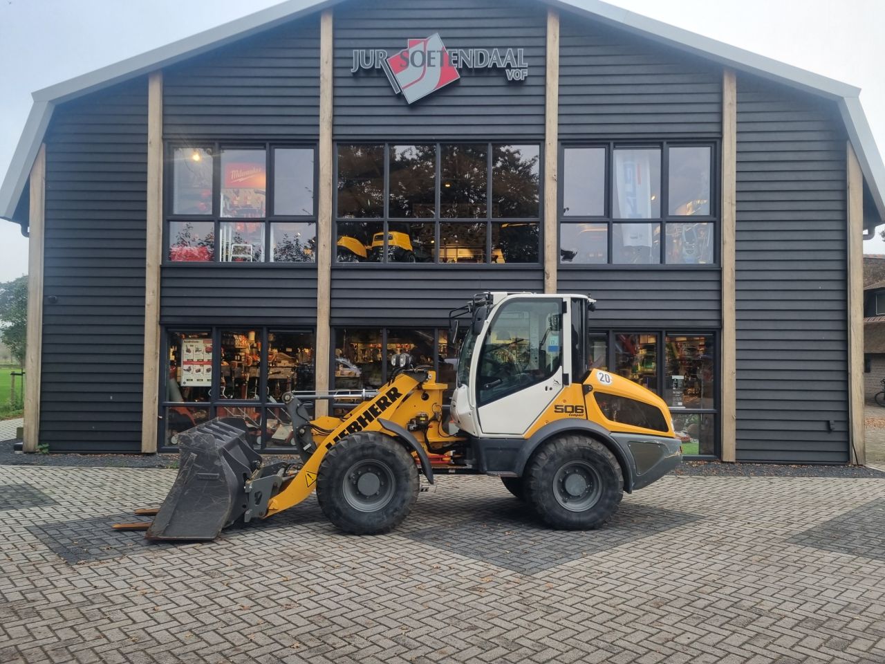 Used LIEBHERR L506C loader with weight of 5 ton