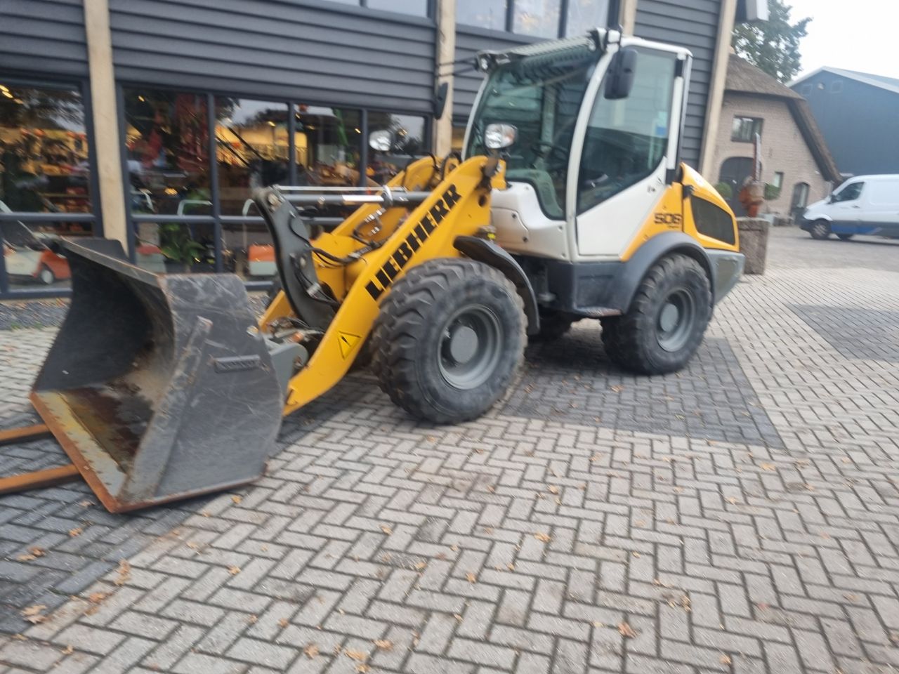 Used LIEBHERR L506C loader with weight of 5 ton