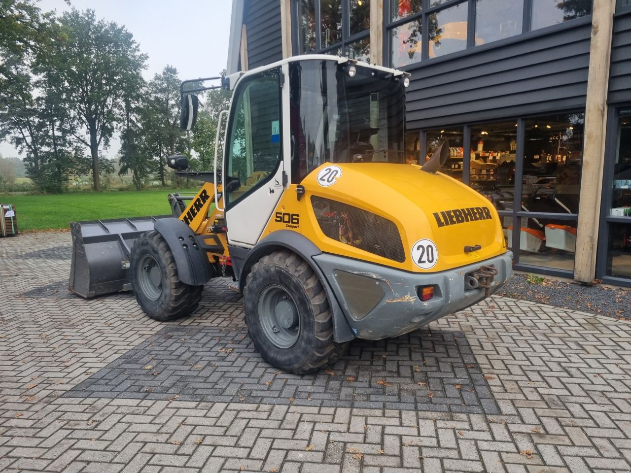 Used LIEBHERR L506C loader with weight of 5 ton