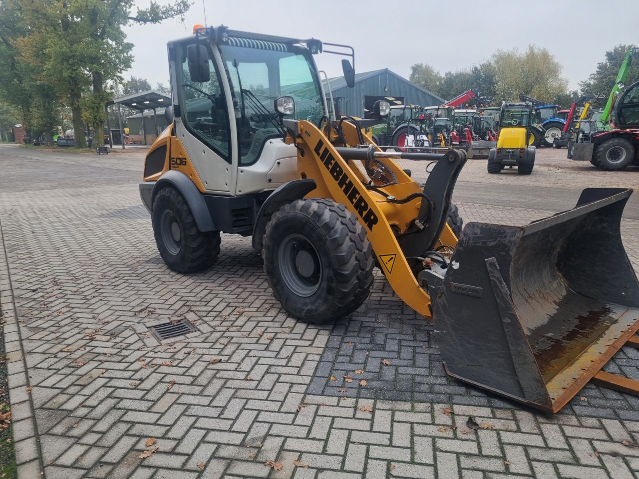 Used LIEBHERR L506C loader with weight of 5 ton
