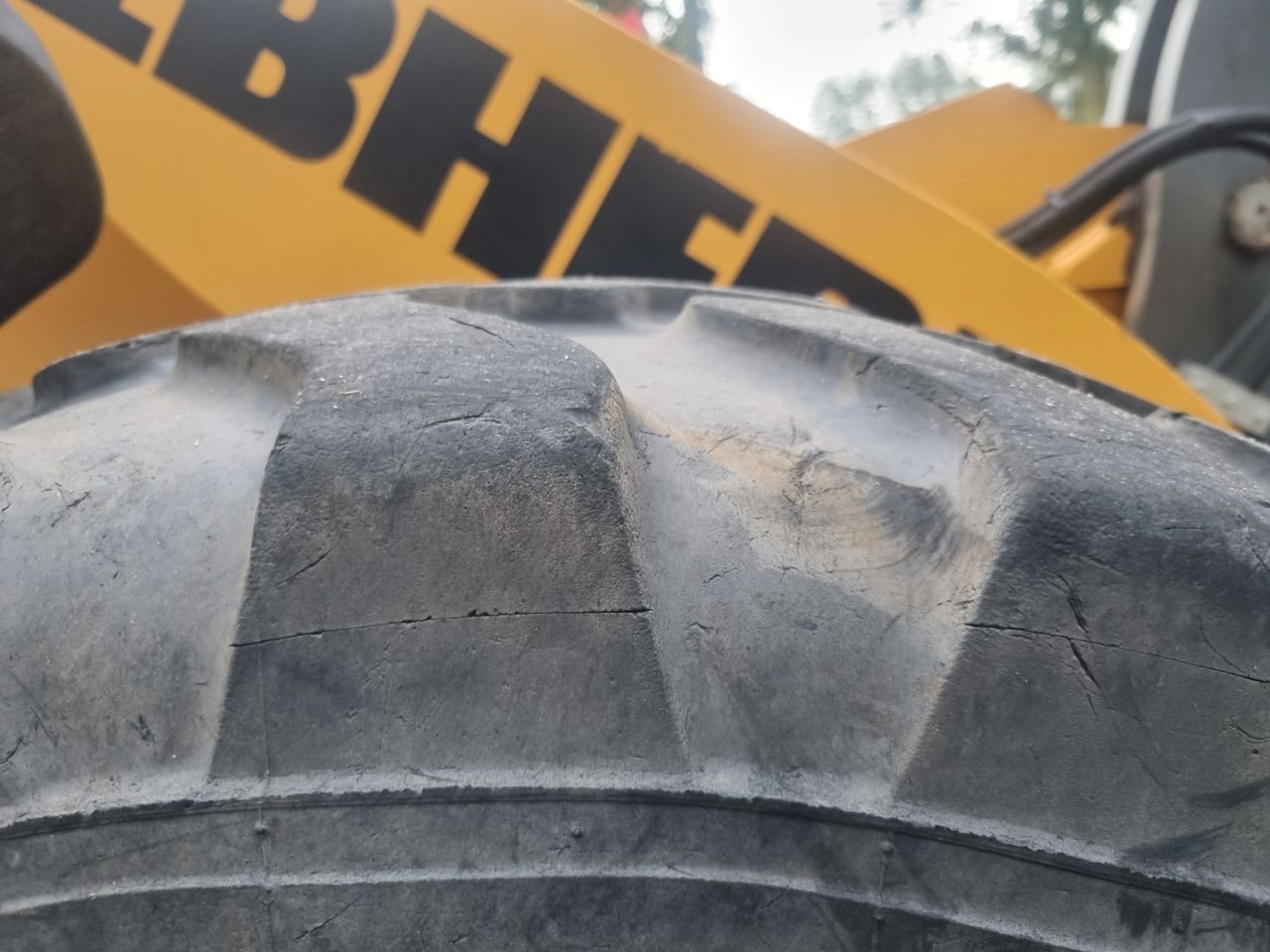 Used LIEBHERR L506C loader with weight of 5 ton