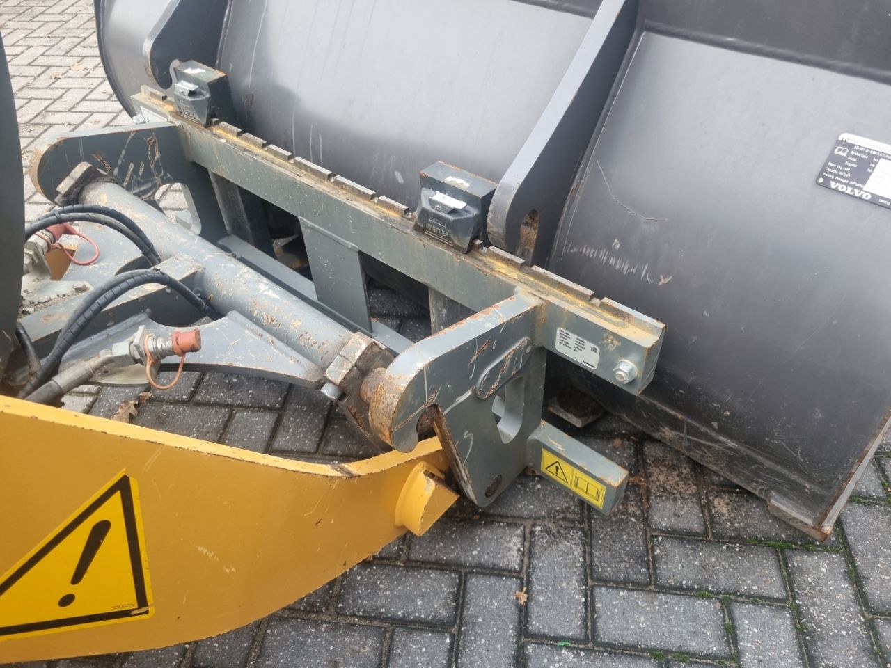 Used LIEBHERR L506C loader with weight of 5 ton