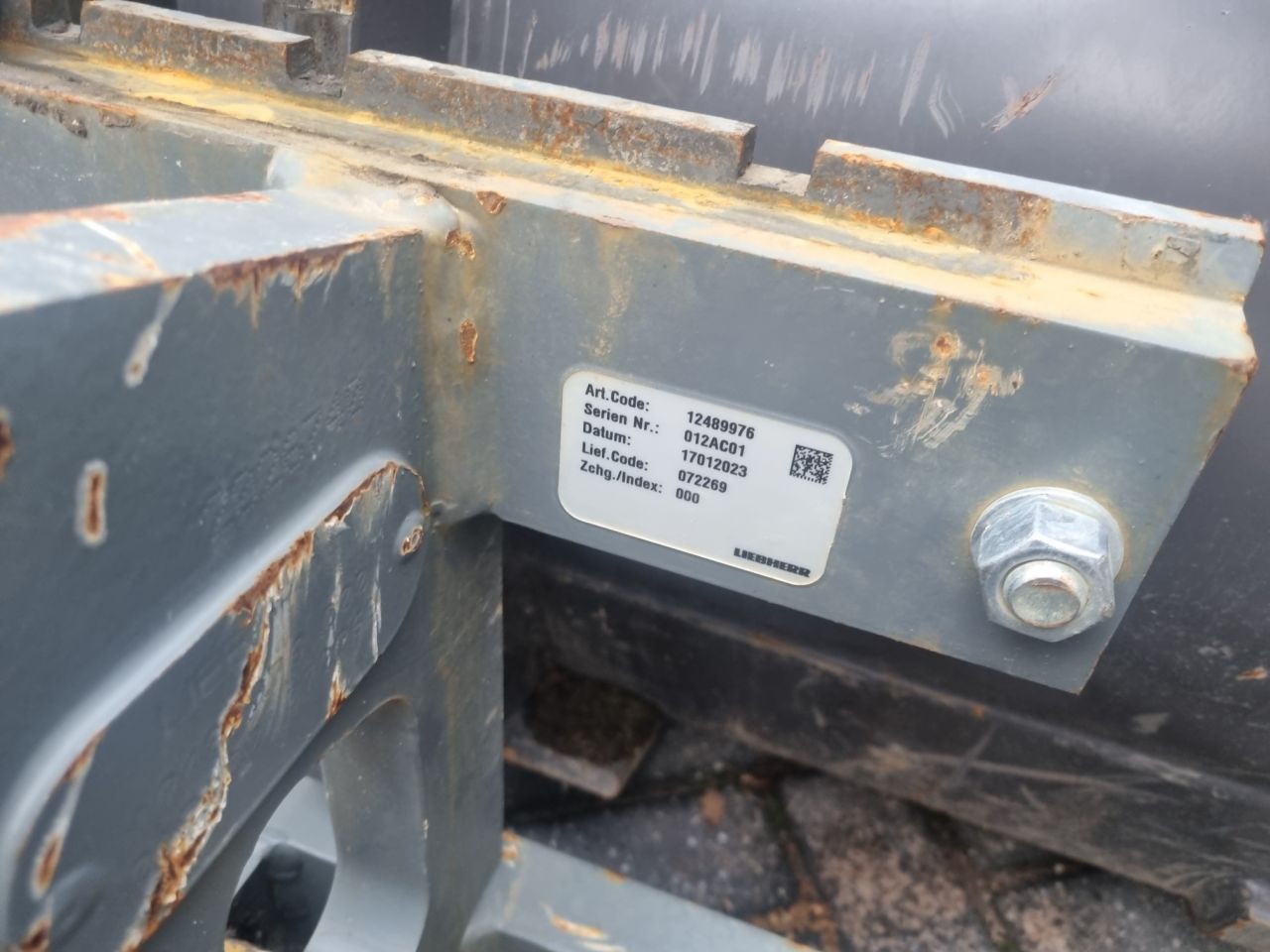 Used LIEBHERR L506C loader with weight of 5 ton