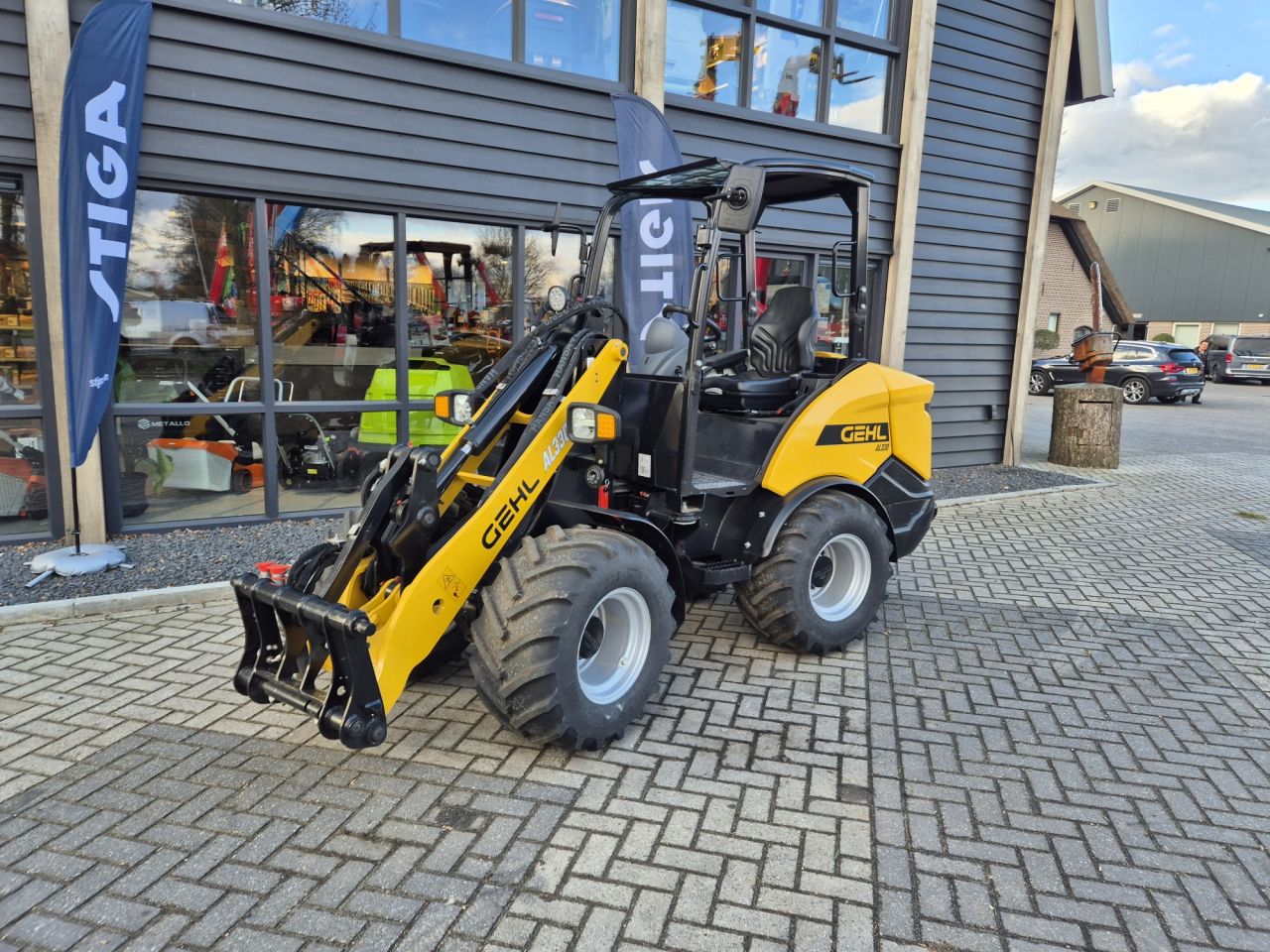 GEHL AL330 miniloader with weight of 2250 kgs