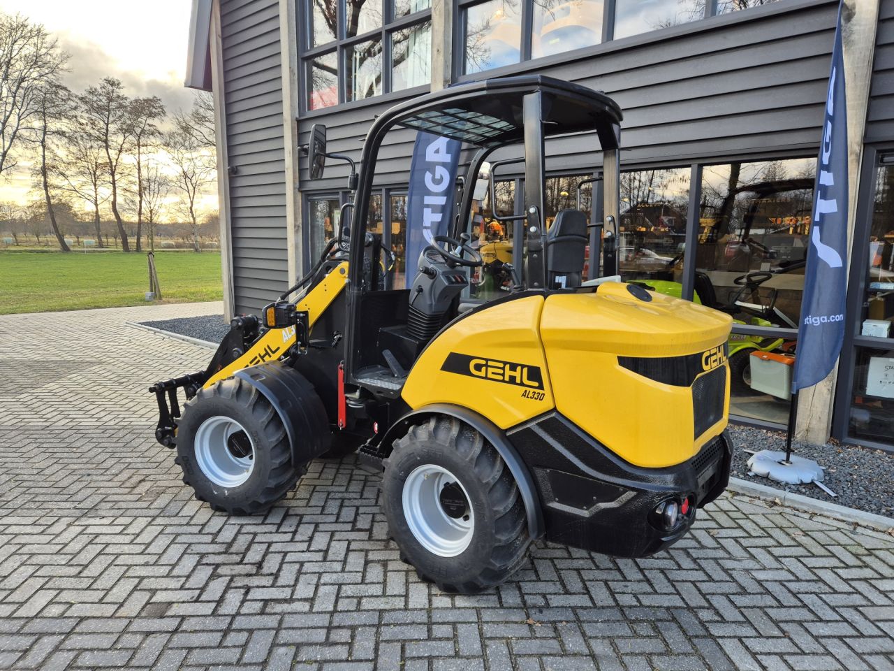 GEHL AL330 miniloader with weight of 2250 kgs