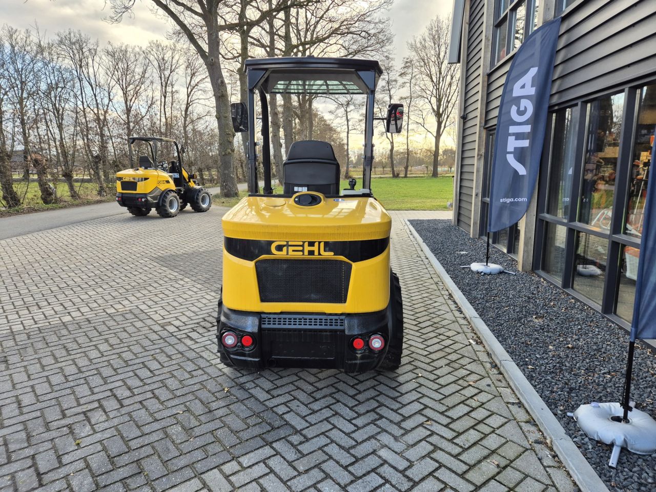 GEHL AL330 miniloader with weight of 2250 kgs