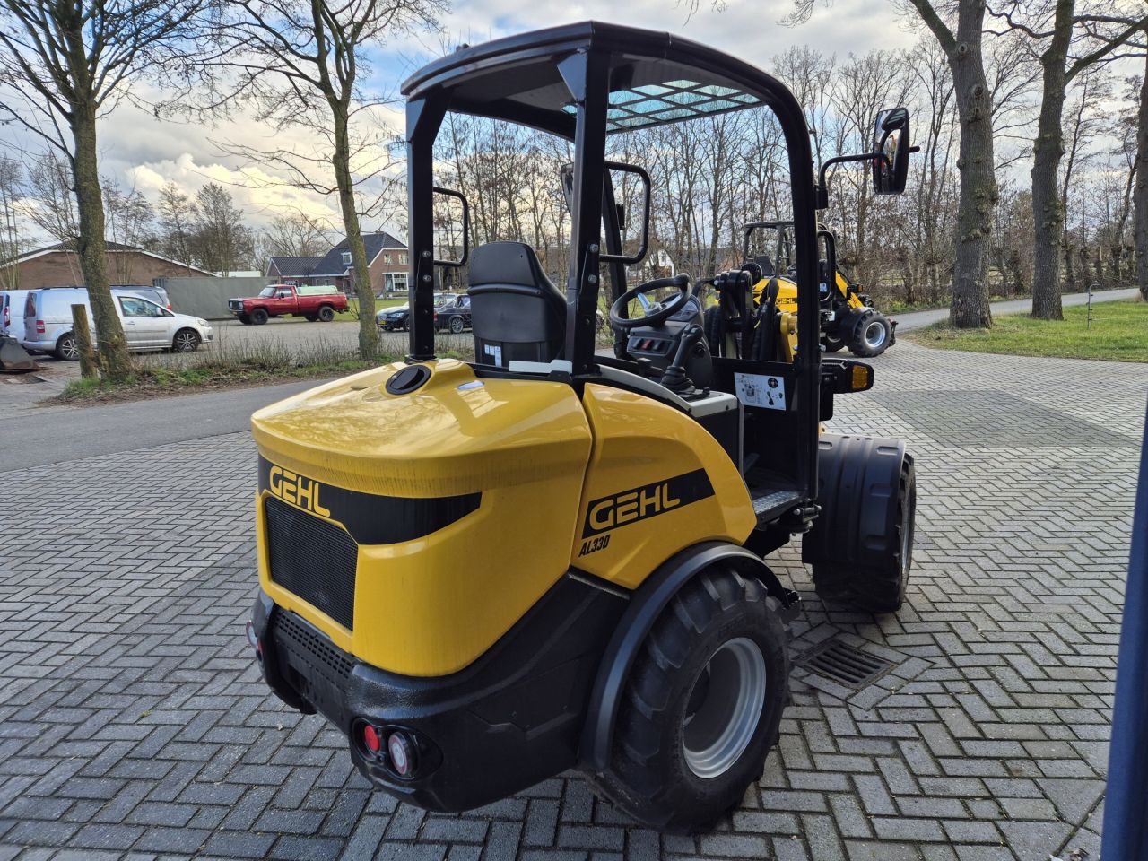 GEHL AL330 miniloader with weight of 2250 kgs