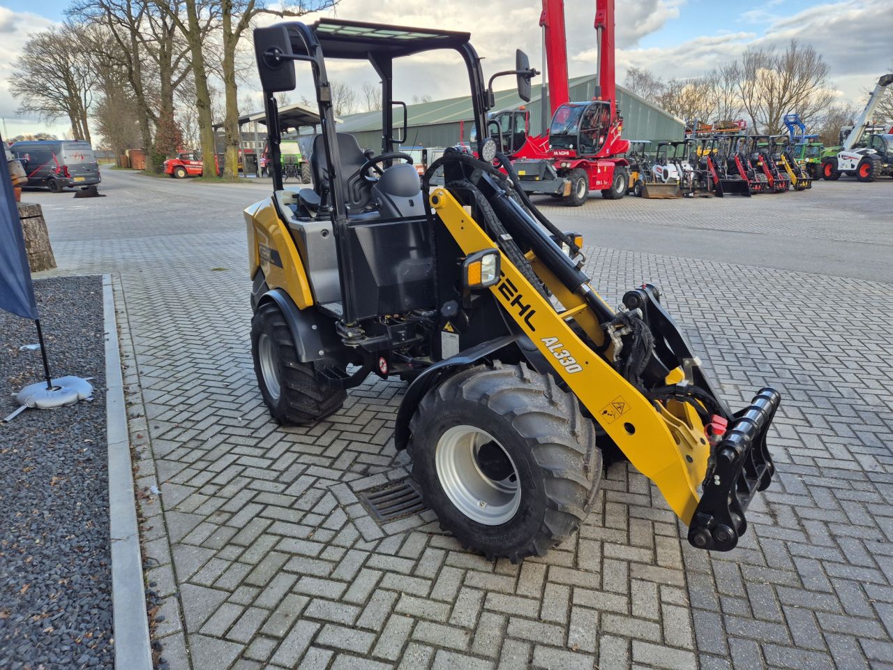 GEHL AL330 miniloader with weight of 2250 kgs