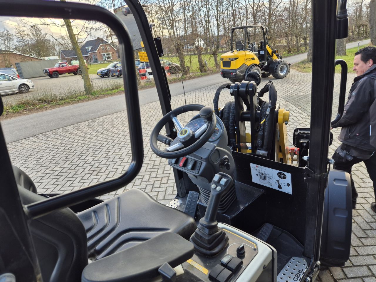 GEHL AL330 miniloader with weight of 2250 kgs