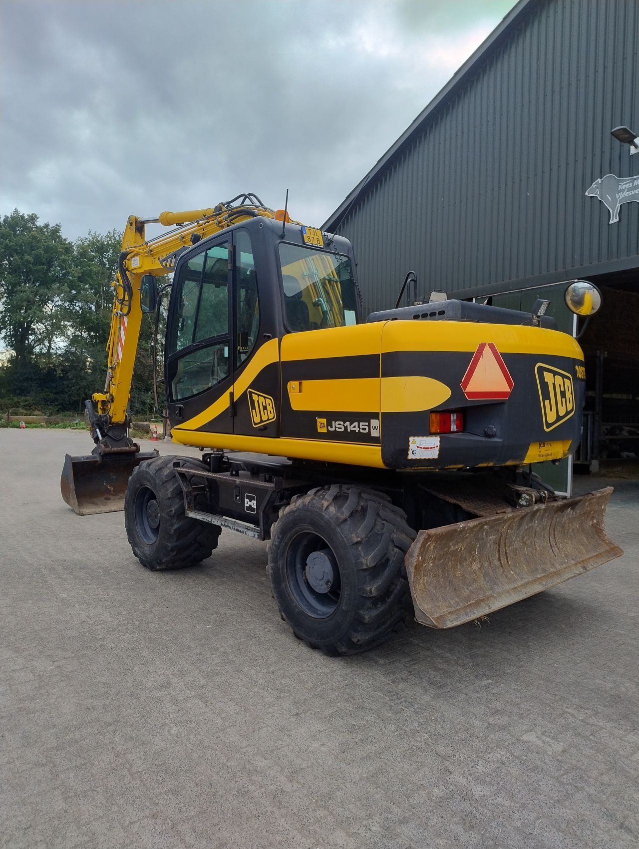 Jcb JS145W mobiele kraan +kantelstuk snelloper