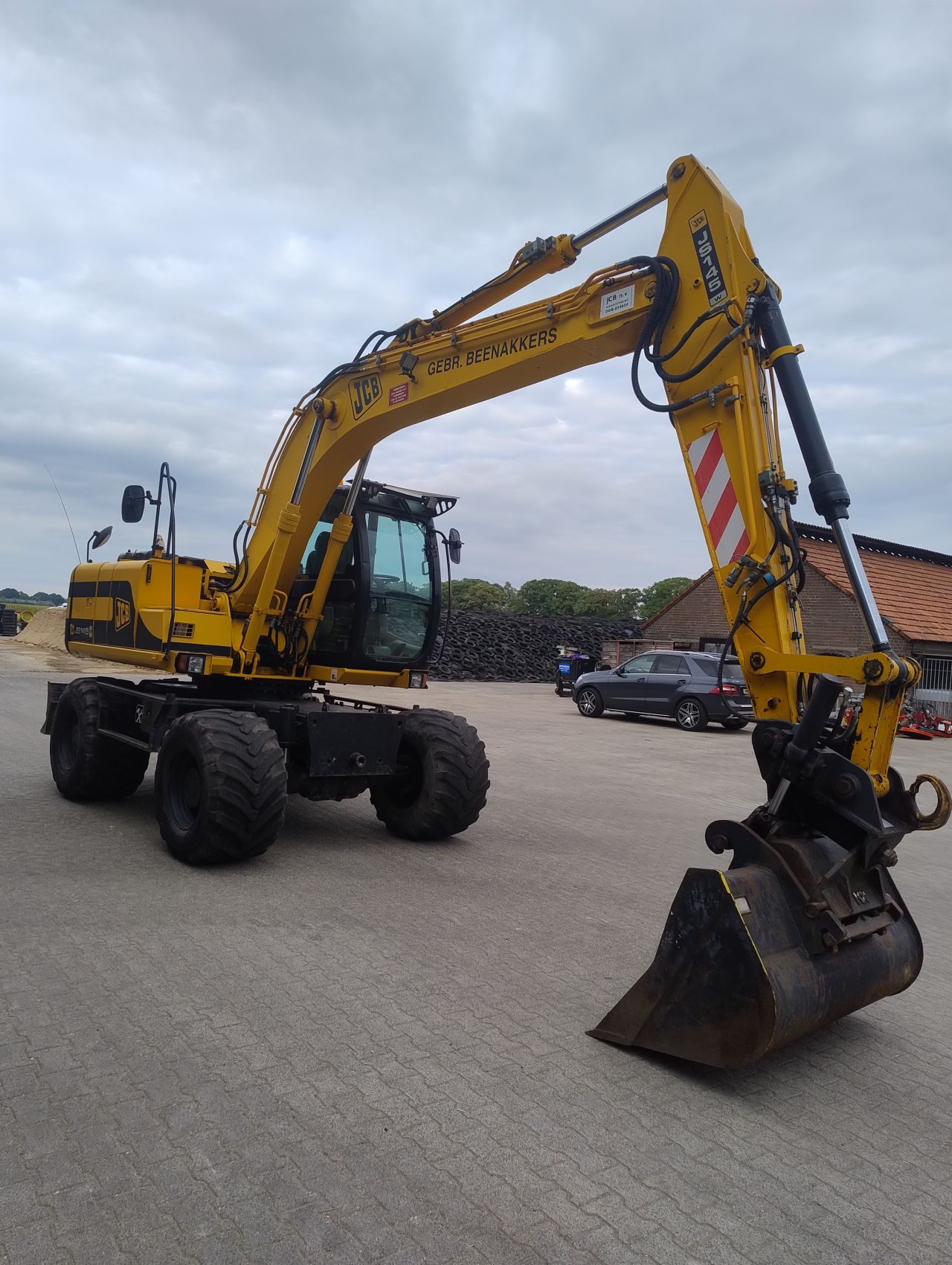 Jcb JS145W mobiele kraan +kantelstuk snelloper